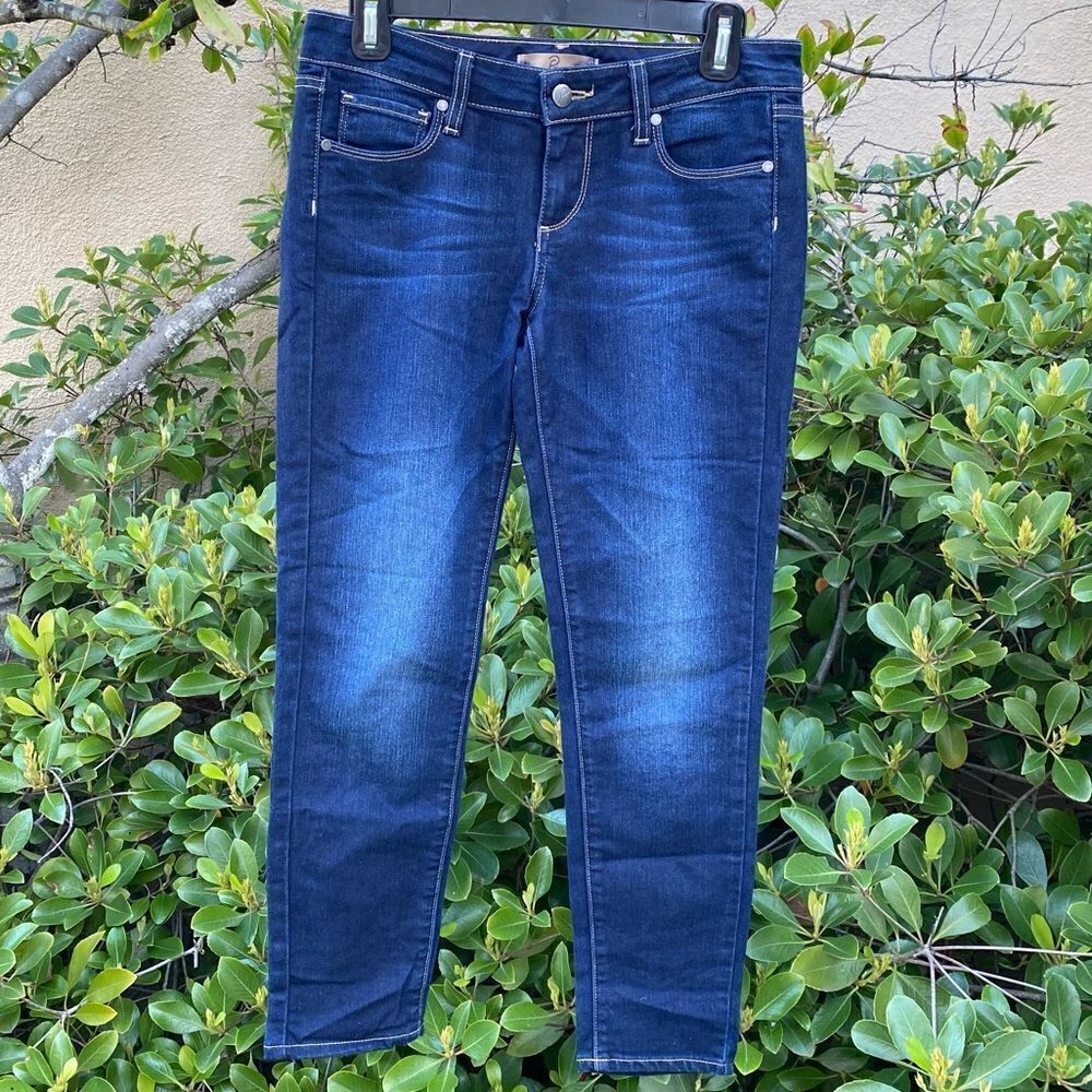 PAIGE Roxie Capri Jeans. Medium Wash. Size 25. Excellent condition.